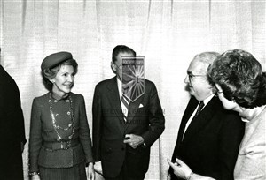 Image description is not available for 1984.238